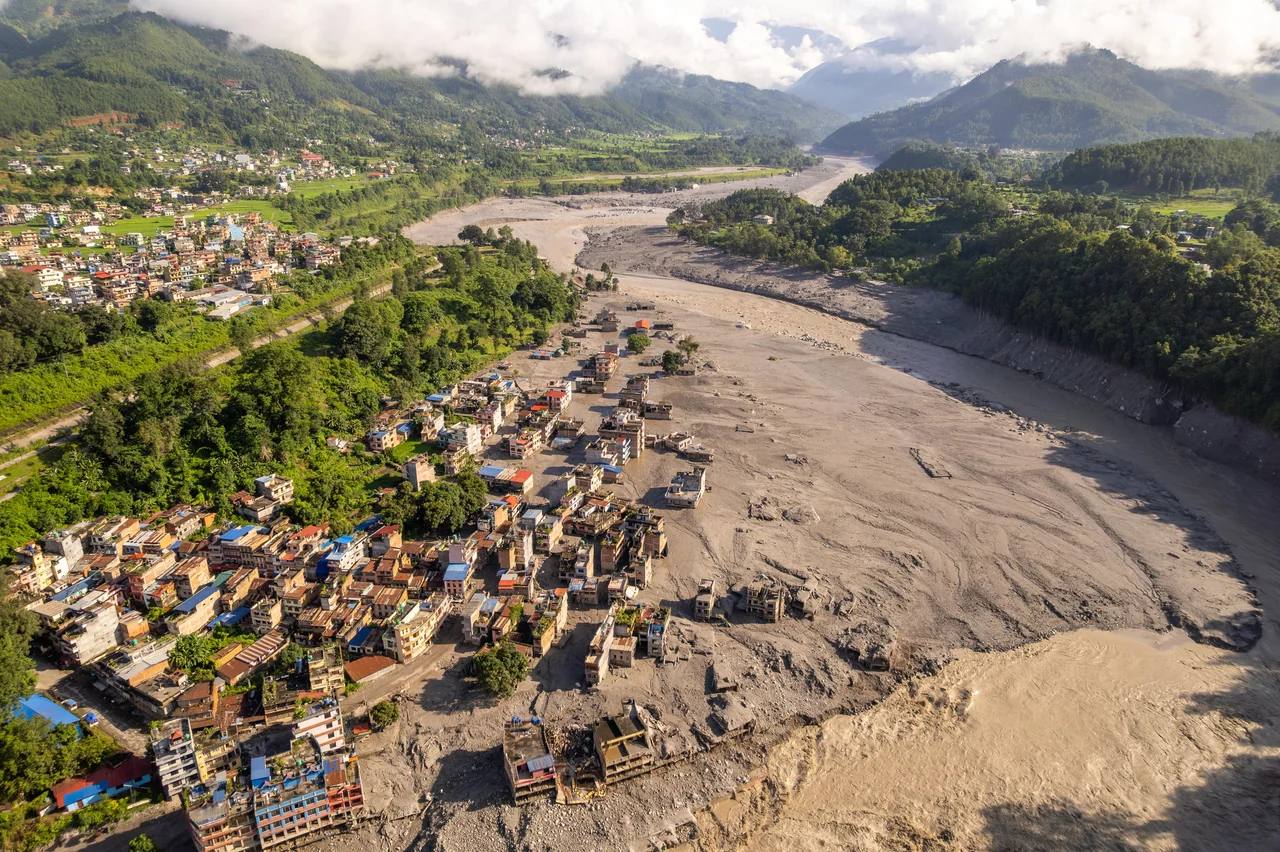 Tragedia din Himalaya: Bilanțul morților a urcat la 750, mii de oameni sunt dați dispăruți, inculsiv sute de străini
