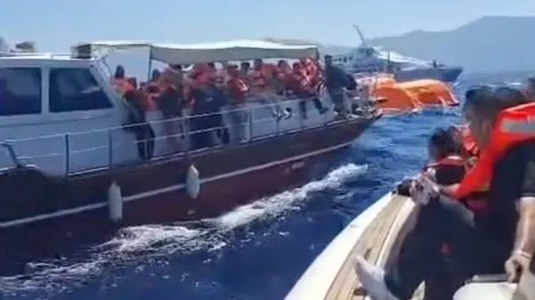Un feribot de pasageri cu câteva sute de persoane la bord s-a răsturnat în largul coastelor Ciprului