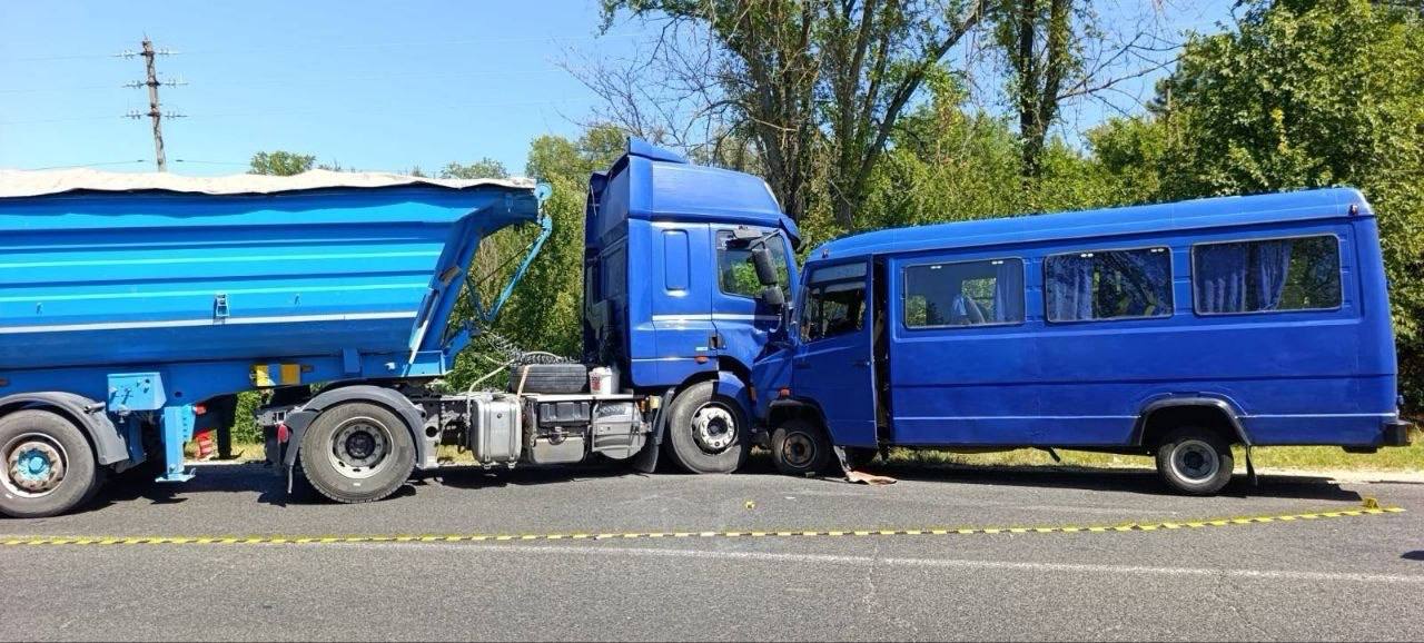Серьезное ДТП в Унгенах: 15 пассажиров доставлены в больницу после аварии на трассе R16