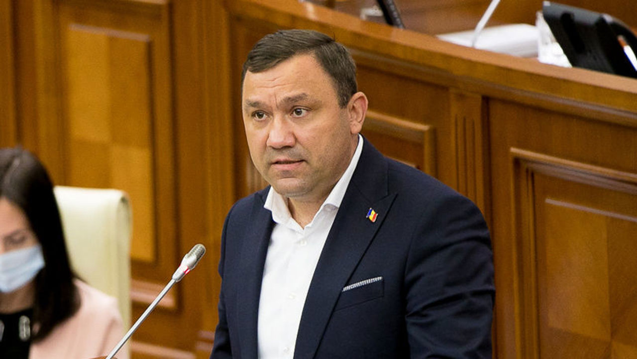„Un deputat care lucrează cinstit trebuie să primească mai mult”: Grădinaru pledează pentru salarii mai mari pentru deputați și președinte