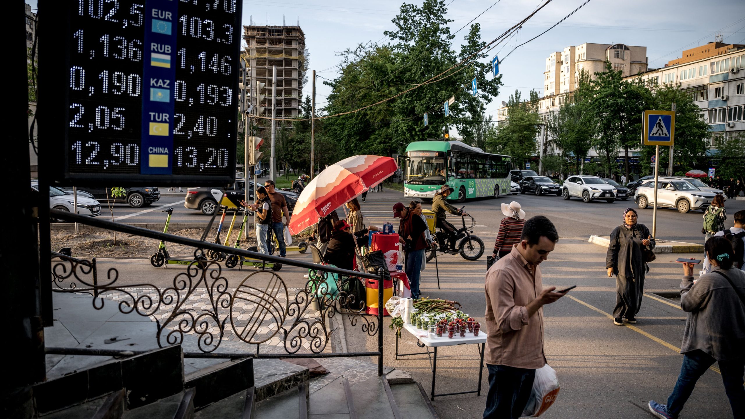 Kârgâzstanul traversează un boom economic pe fondul sancțiunilor împotriva Rusiei — NYT