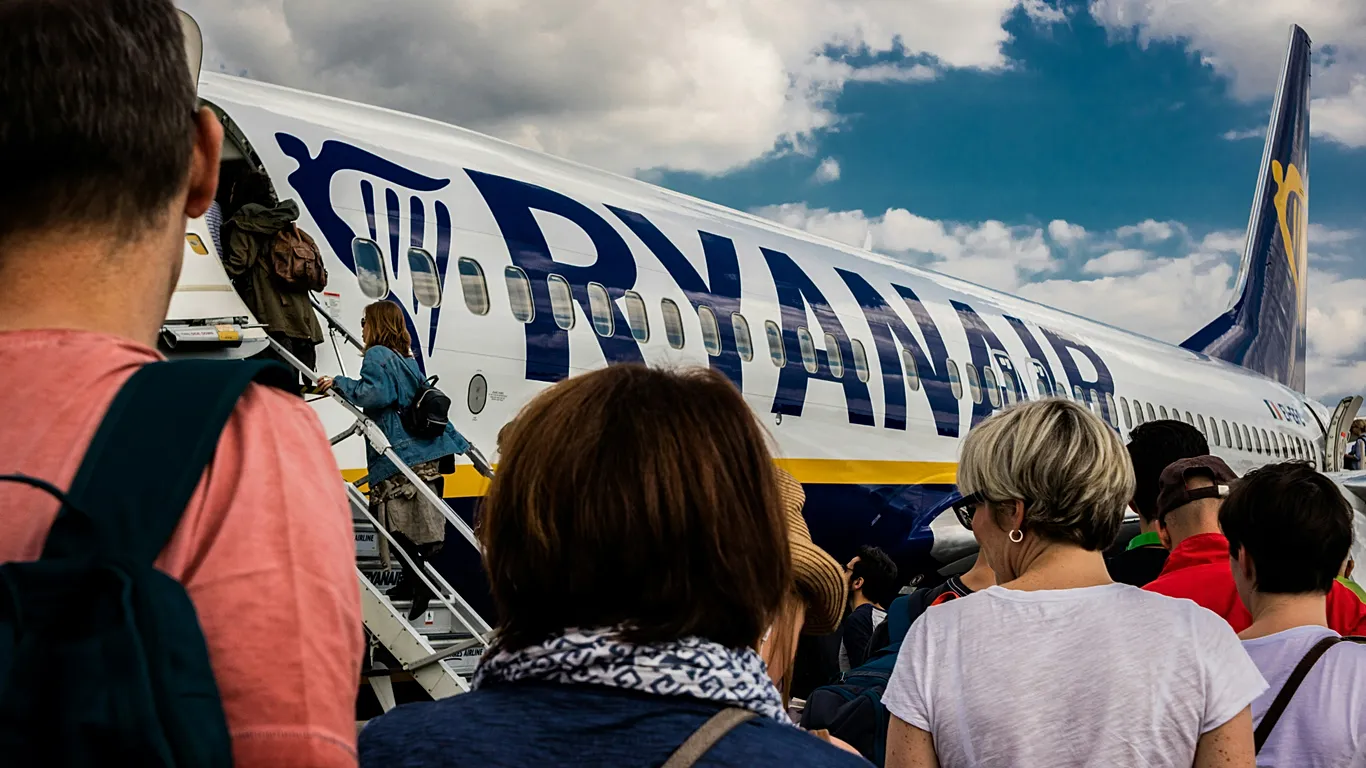 Avertismentul Ryanair: Unele companii aeriene s-ar putea să nu treacă de iarnă, iar biletele s-ar putea scumpi semnificativ