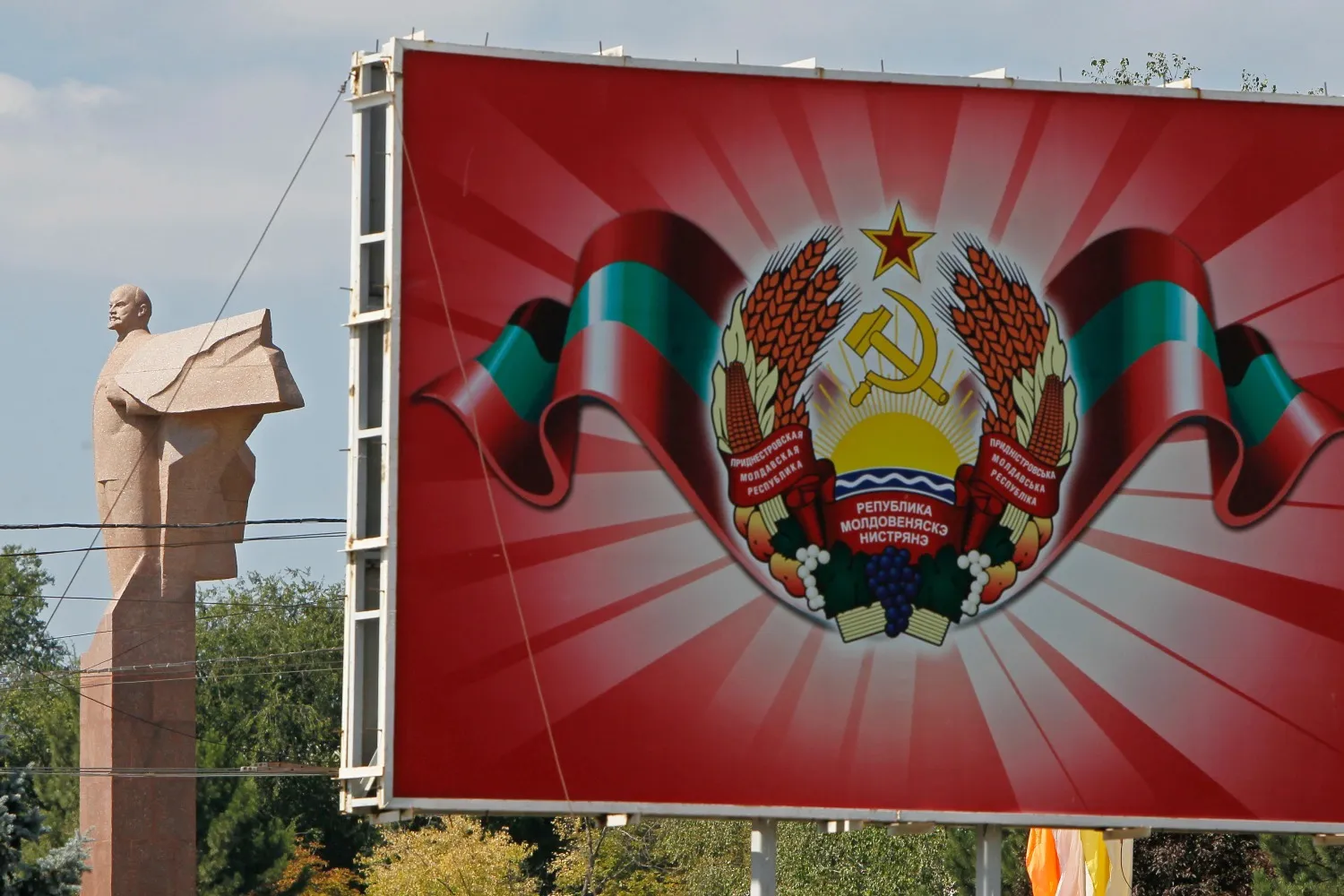 В Каменке беспилотник, предположительно, взорвался возле консервного завода!