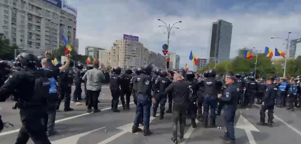Tensiuni la protestul fermierilor din București: jandarmii au folosit gaze, au fost chemate întăriri și au avut loc rețineri