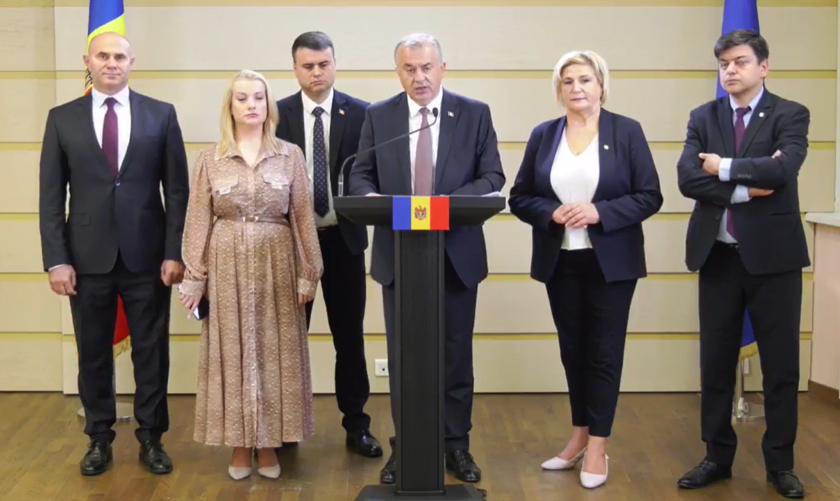 Opoziția inițiază procedura de suspendare a Maiei Sandu. O acuză de „uzurparea puterii” și încălcarea Constituției