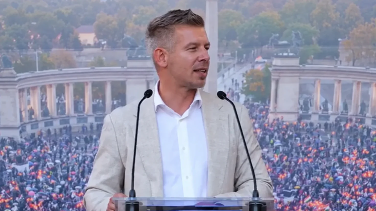Премьер-министра Венгрии забросали яйцами на митинге, где он объявил о новых жестких мерах