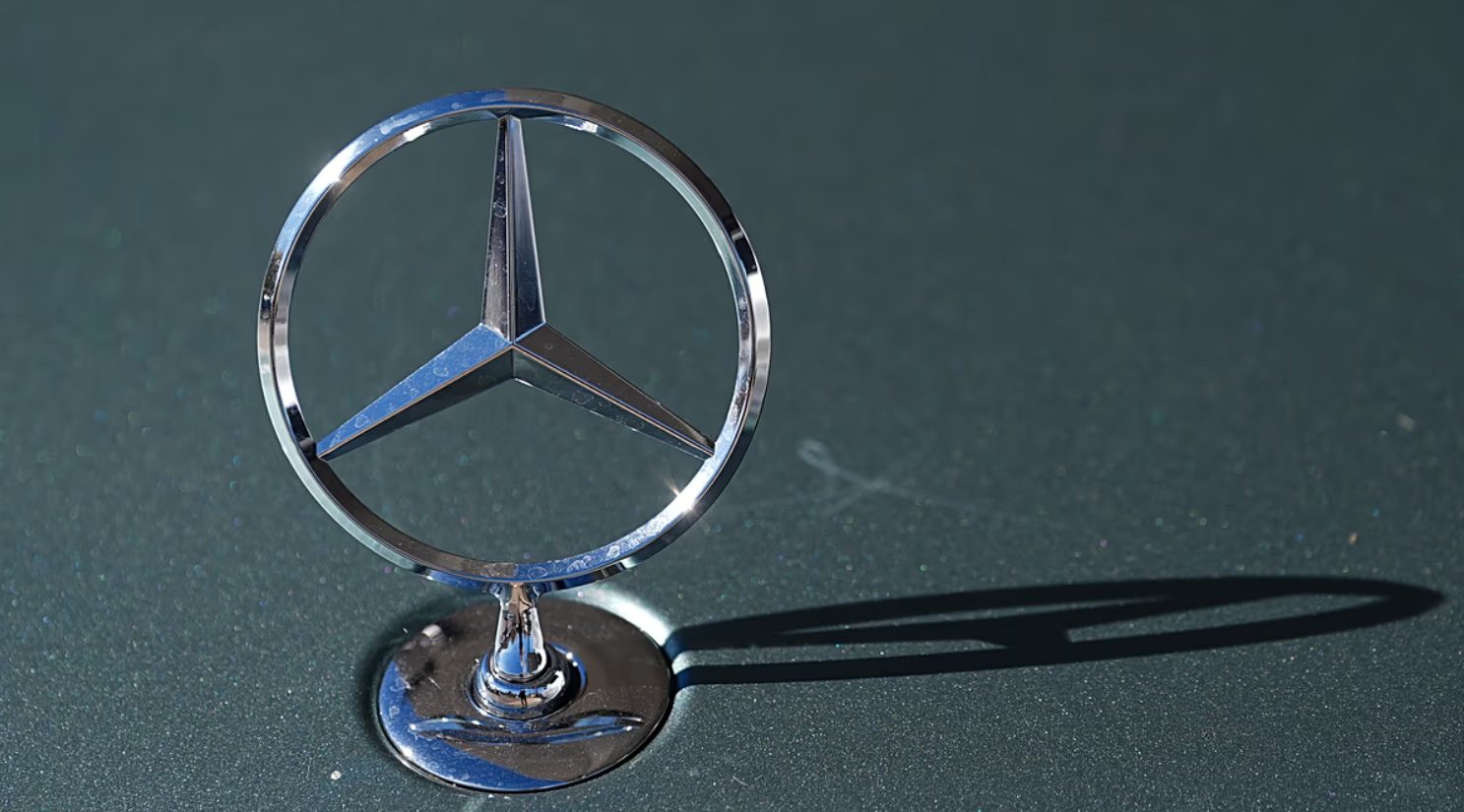 Mercedes amenință cu închiderea unei uzine din Germania și mutarea producției în Europa de Est