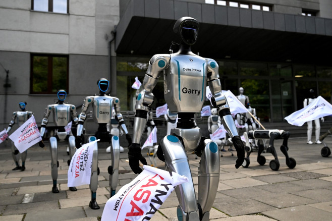 Roboții au protestat împotriva Inteligenţei Artificiale în Polonia. „Apăraţi locurile de muncă”