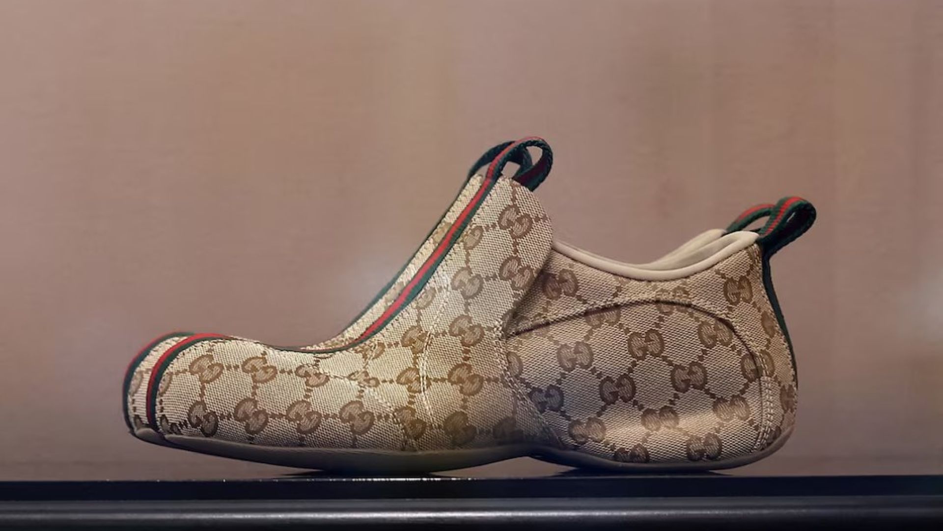 Gucci отказывается от традиции «Made in Italy»: новые модели кроссовок производят в Китае