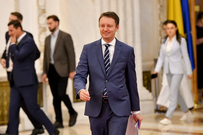 Мурешан представил парламенту Румынии программу правительства и список министров: более половины работали в кабинете Боложана