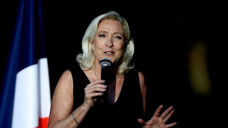 Marine Le Pen conduce cursa pentru Élysée. Tabăra lui Macron mizează pe un nou „nu” al francezilor