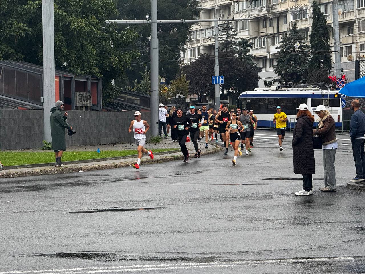 Центр Кишинёва перекрыт! В столице проходит Chișinău Marathon 2026: Алаиба и Спыну замечены среди участников