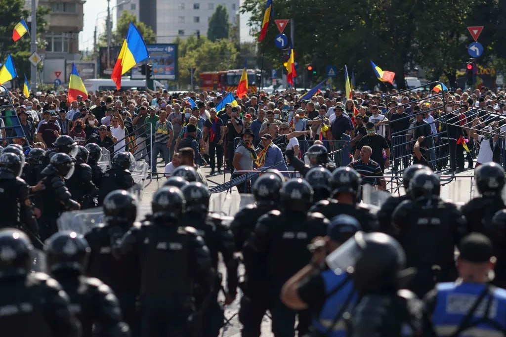 AUR: Fermierii trebuie ascultați, nu întâmpinați cu gaze lacrimogene