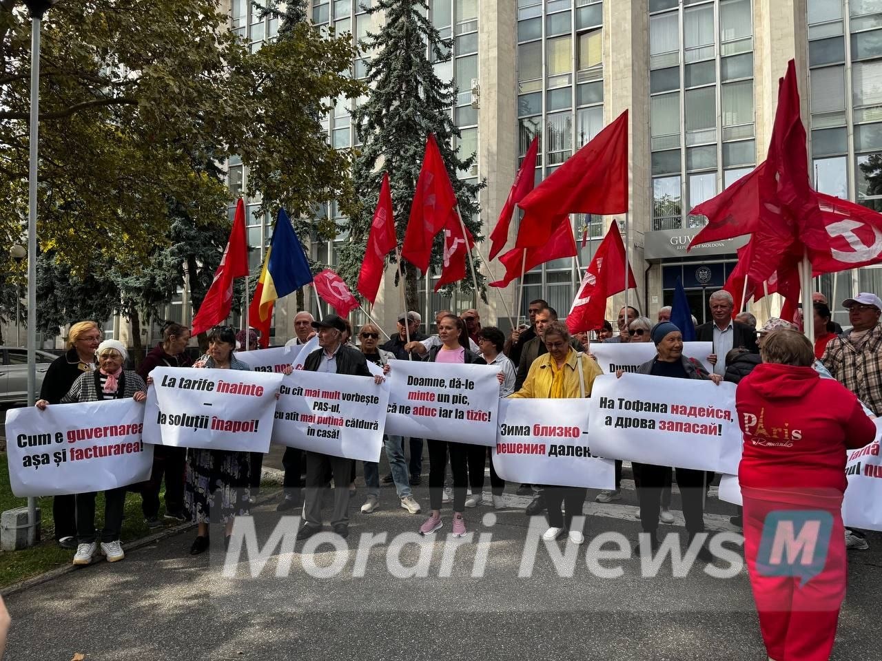 Протест ПКРМ у правительства: «Скажите людям, что будет делать власть, если зима все-таки окажется холодной. Долой PAS»