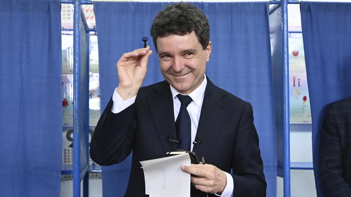 Criză politică în România. Nicușor Dan cheamă partidele la consultări pentru desemnarea premierului. Nu exclude anticipatele