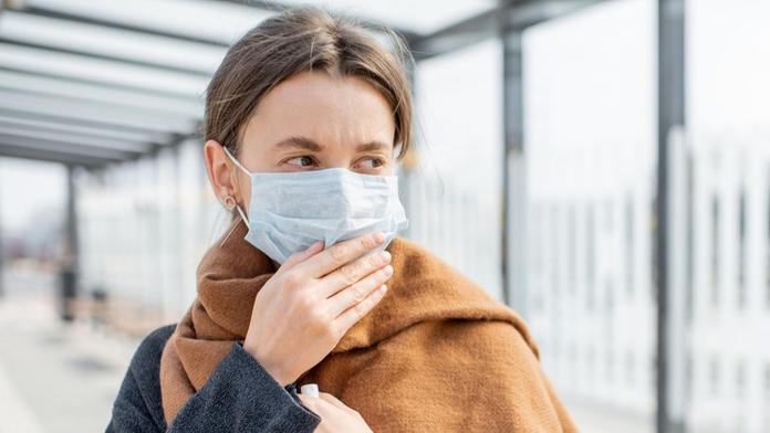 В Европе распространяется новый вариант COVID-19: специалисты предупреждают о необычном симптоме