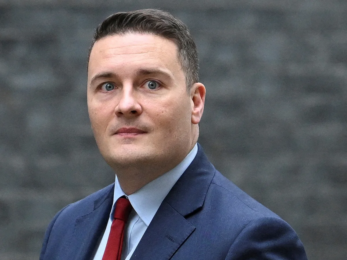 Londra îl contrazice pe Trump: Marea Britanie îl susține pe Zelenski și vrea să reducă tensiunile cu Washingtonul