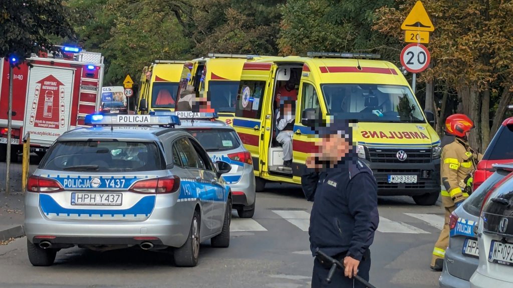 Atac cu cuțitul într-o școală din Polonia. Cel puțin opt persoane au fost rănite