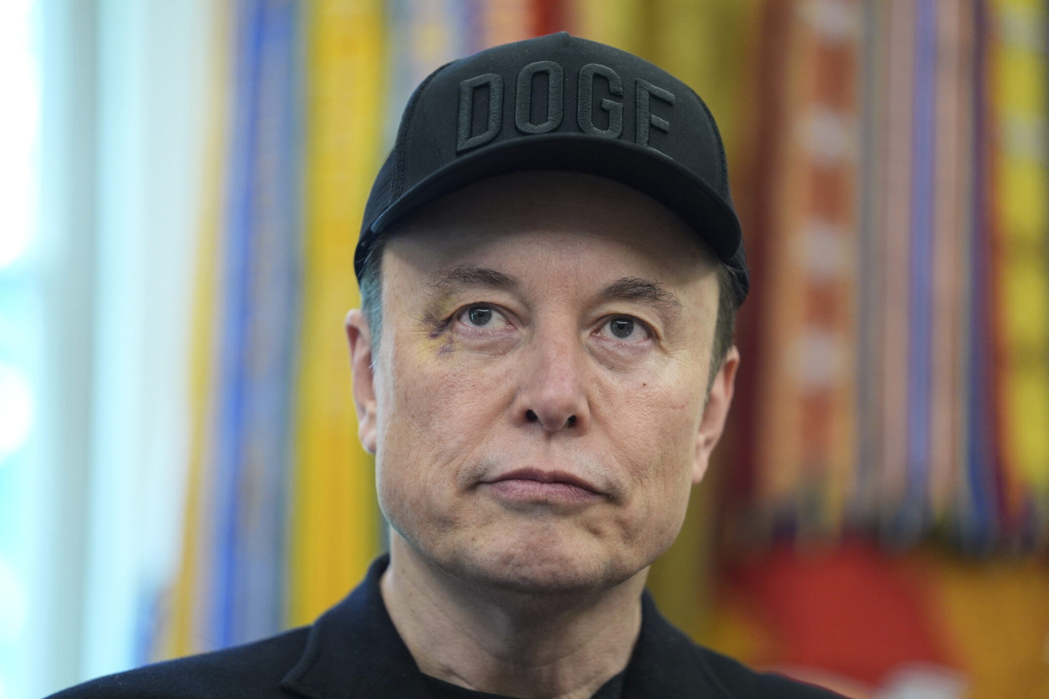 „Cine de sabie trăiește, de sabie va pieri”: Musk i-a amenințat pe democrații care pregătesc investigații împotriva sa