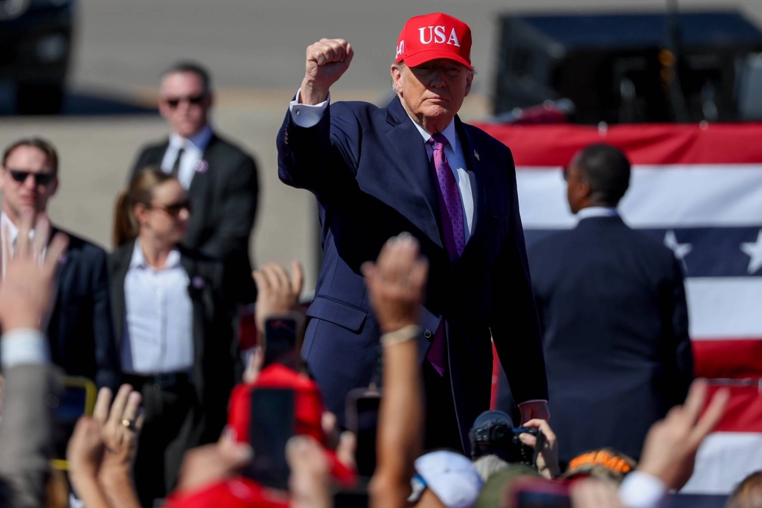 Trump cere împușcarea celor care divulgă informații presei, numindu-i „scursurile societății”