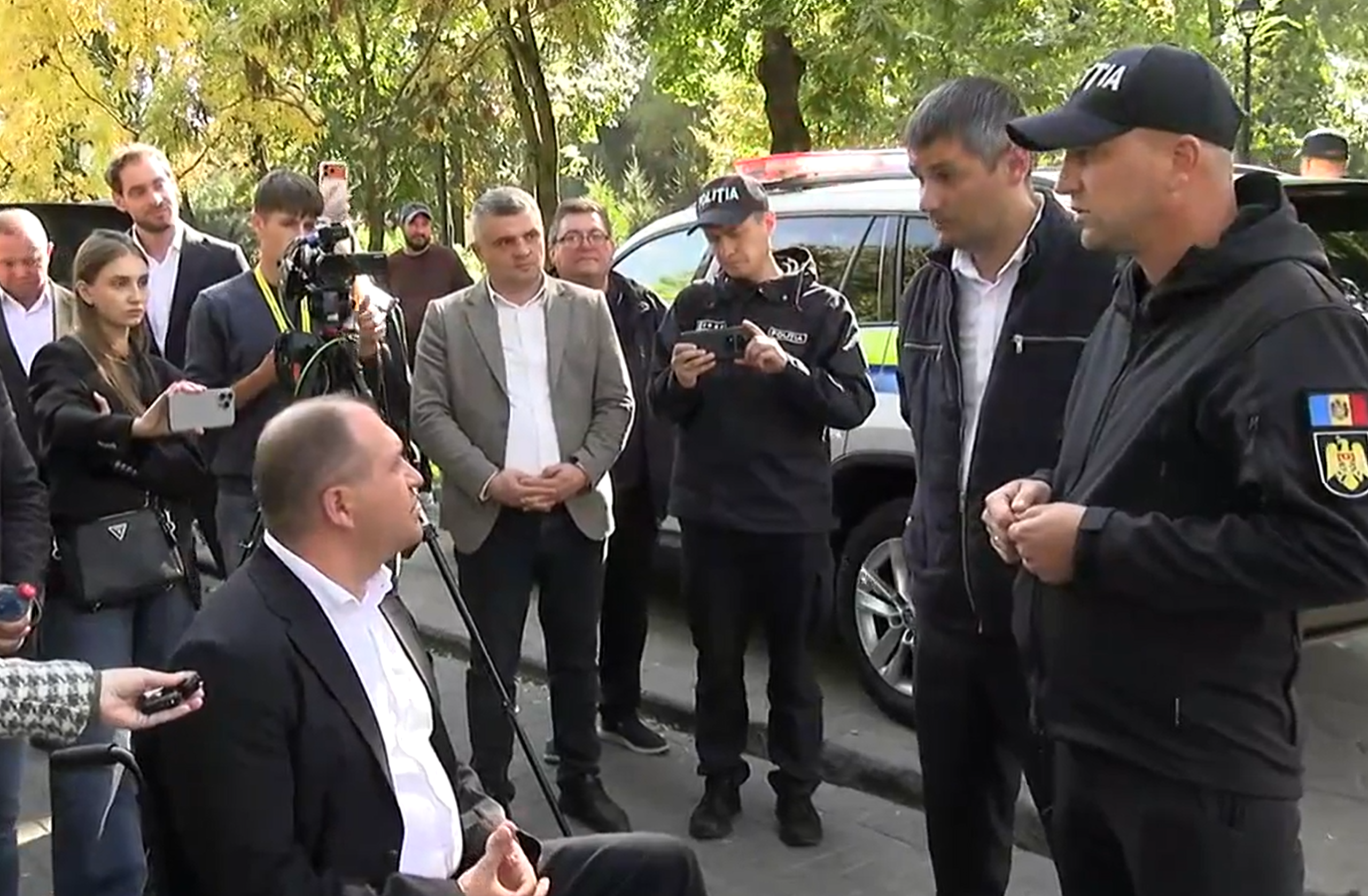 Scandal în Scuarul Catedralei! Vicepretorul de Buiucani ar fi fost reținut. Ceban: „Ce-i cu bespredelul acesta?”