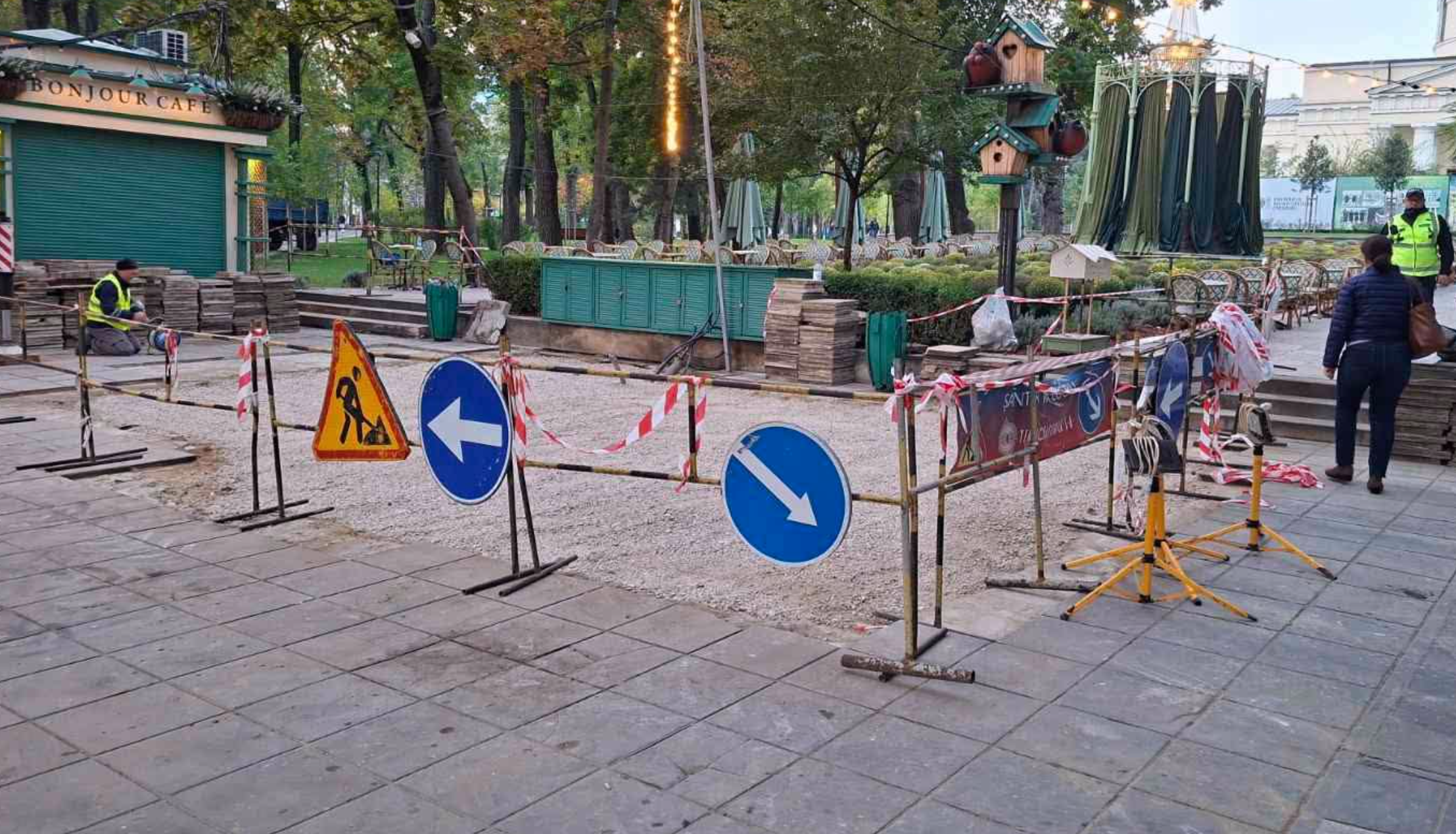 Termoelectrica завершила ремонт трубопровода в сквере Кафедрального собора. Компания утверждает, что труба была сильно повреждена