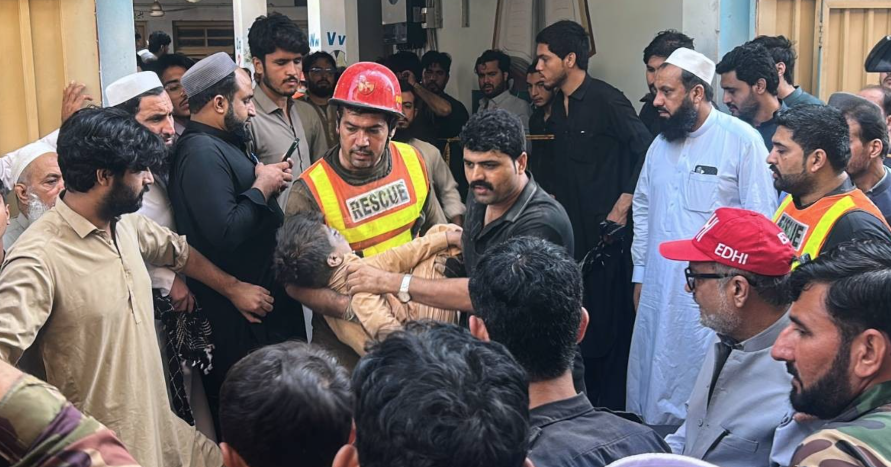 Tragedie într-o școală din Pakistan! 28 de copii și un profesor au murit după prăbușirea acoperișului