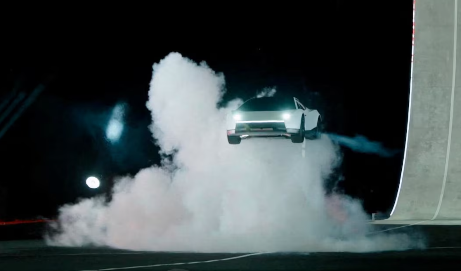 Tesla a prezentat mașina care „zboară”! Noul Roadster s-a răsucit în aer și a aterizat spectaculos