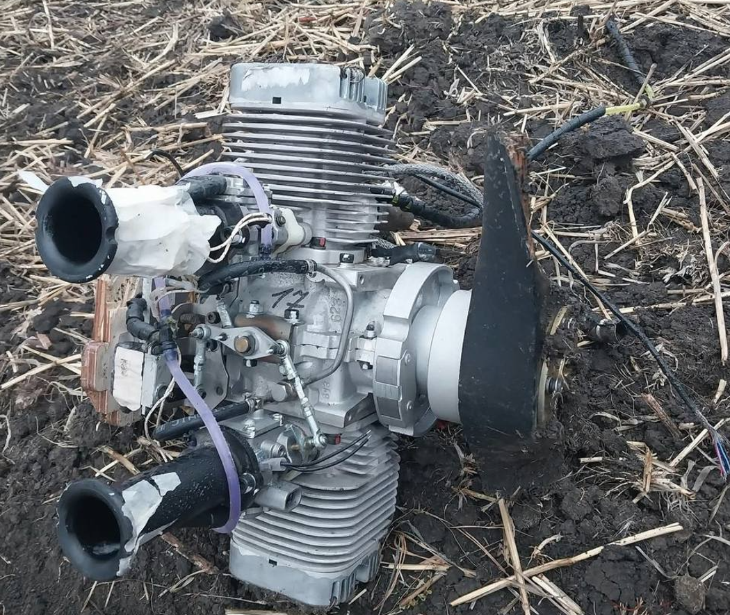 UPDATE! Drona semnalată anterior în spațiul aerian al Rep. Moldova a căzut și a explodat pe un câmp din raionul Dondușeni
