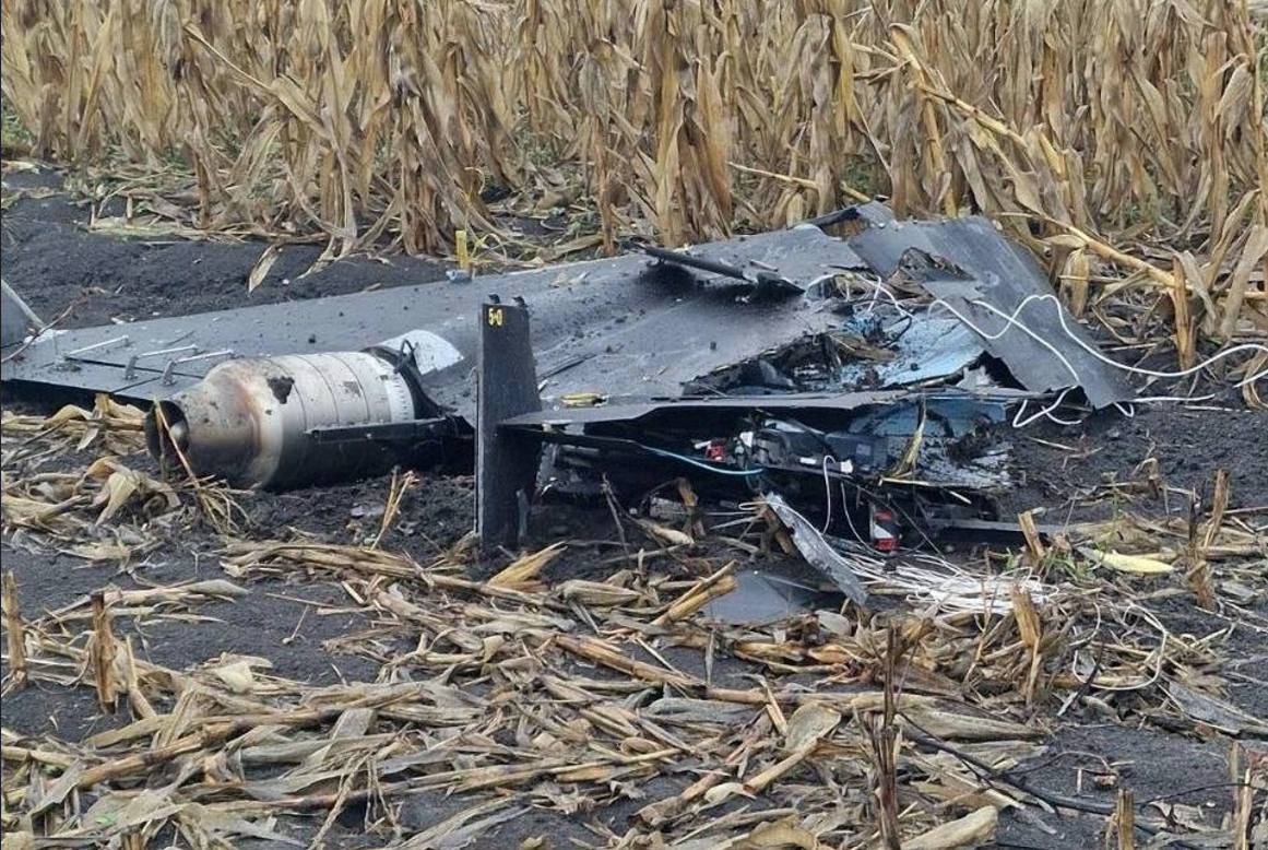 В Теленештском районе упал беспилотник менее чем в 100 метрах от жилого дома. Полиция оцепила территорию