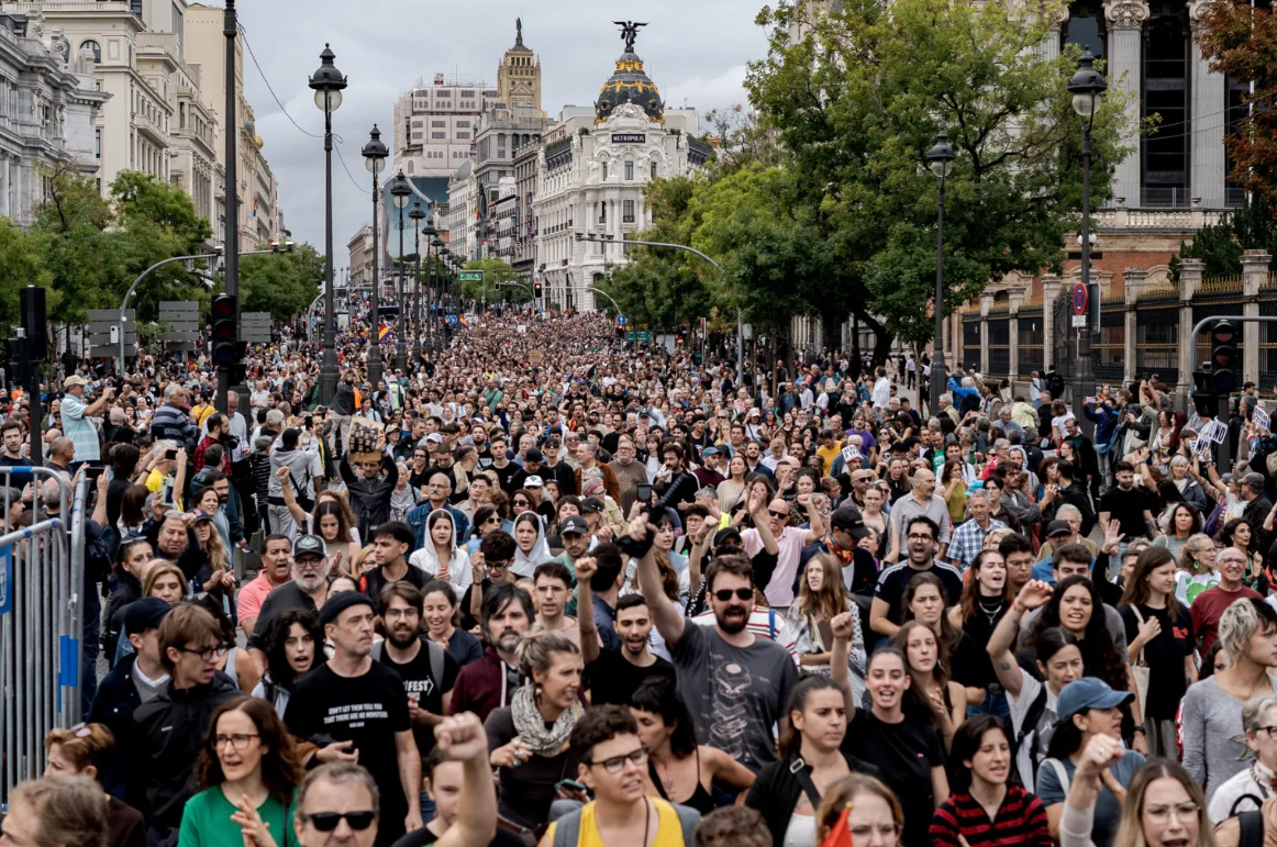 Aproape 500.000 de oameni au ieșit în stradă la Madrid din cauza crizei locuințelor
