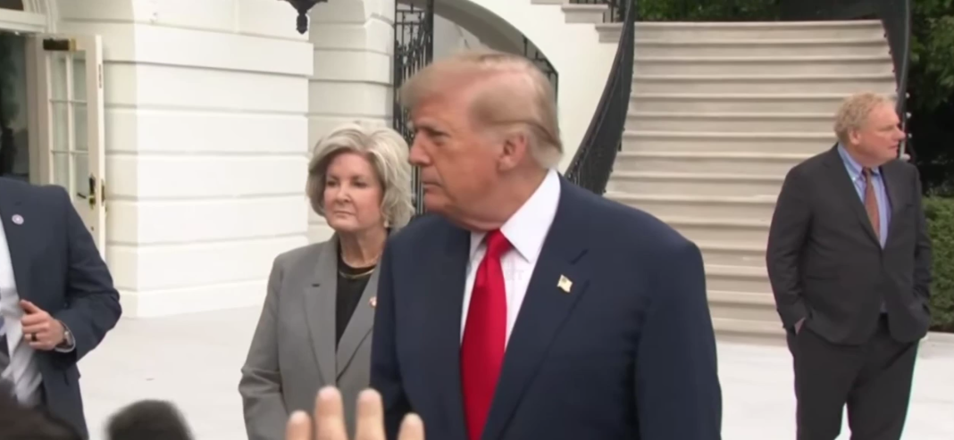 Trump a lăsat fără comentarii criticile lui Zelenski privind acordul cu Rusia: „Ok”