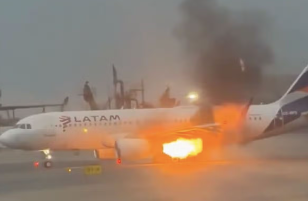Momente de panică la bordul unui avion Airbus. Unul dintre motoare a luat foc cu doar câteva clipe înainte de decolare