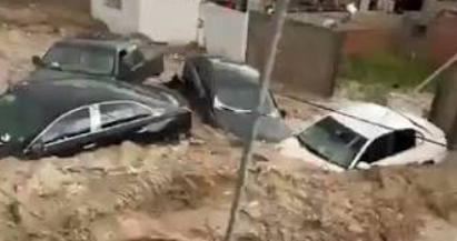 Ploile torențiale au provocat inundații devastatoare în Mexic: viiturile au luat mașini pe sus și au inundat cartiere întregi