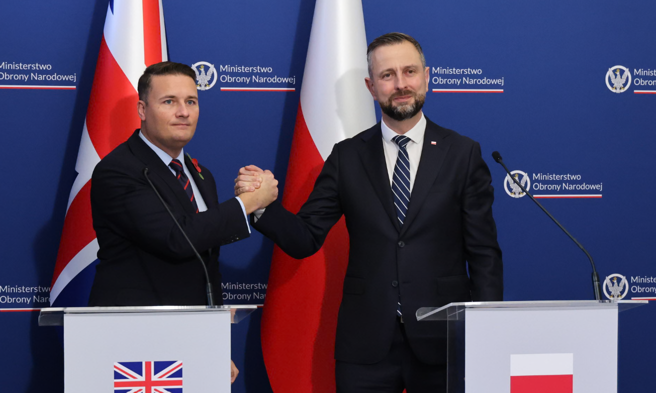 Londra îndeamnă NATO să se pregătească pentru un posibil război cu Rusia