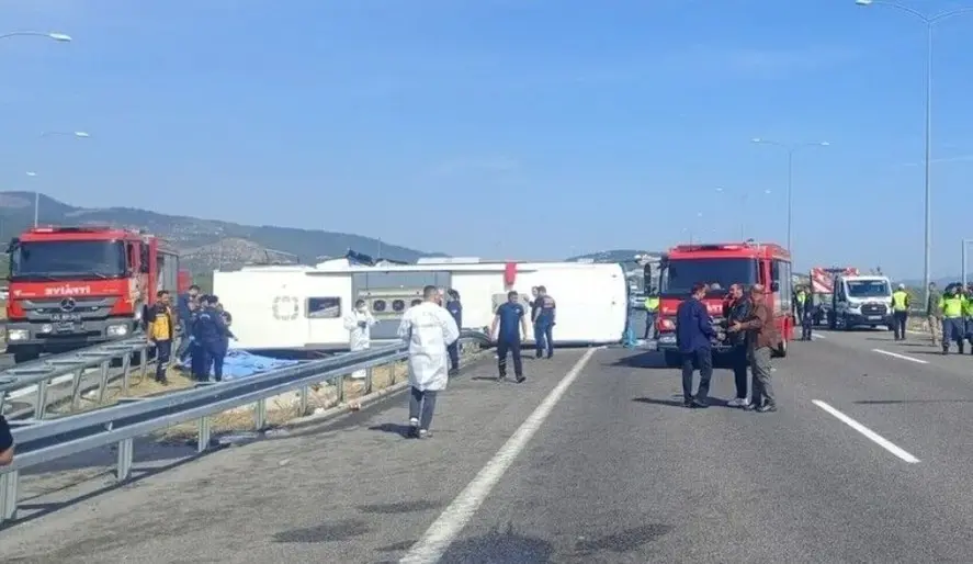 Cel puţin 11 morţi şi 27 de răniţi după ce un autocar s-a ciocnit cu un camion pe drumul dintre Bursa şi Izmir