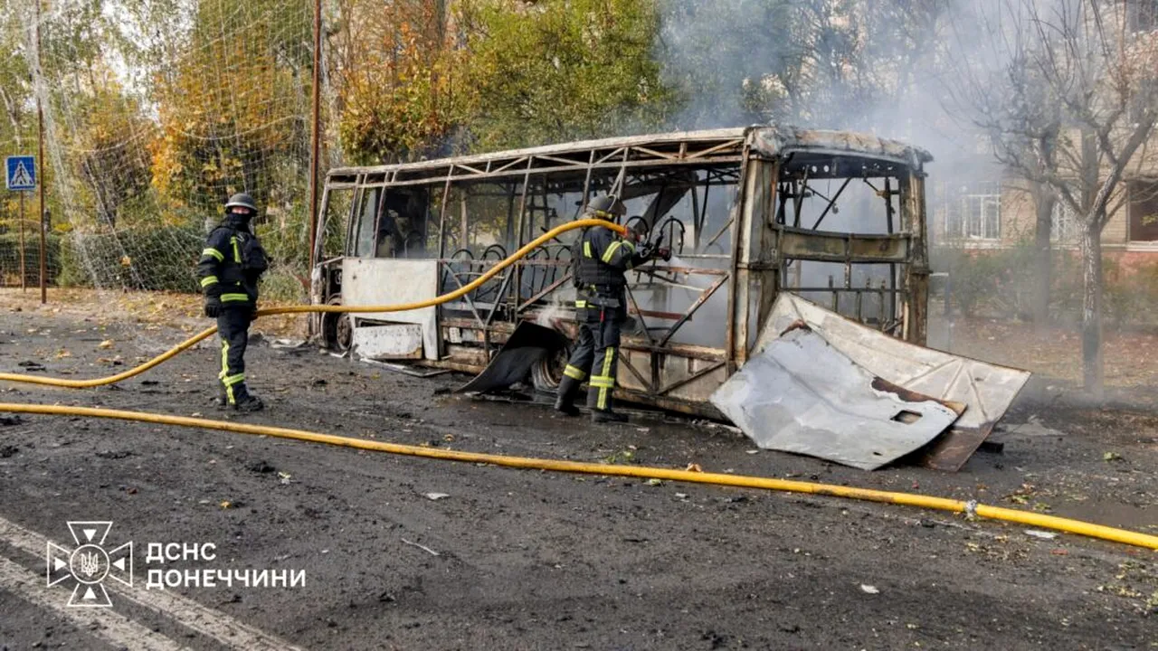 В Краматорске под удар попали два пассажирских автобуса: 33 погибших и 18 раненых. Зеленский призывает к срочной помощи