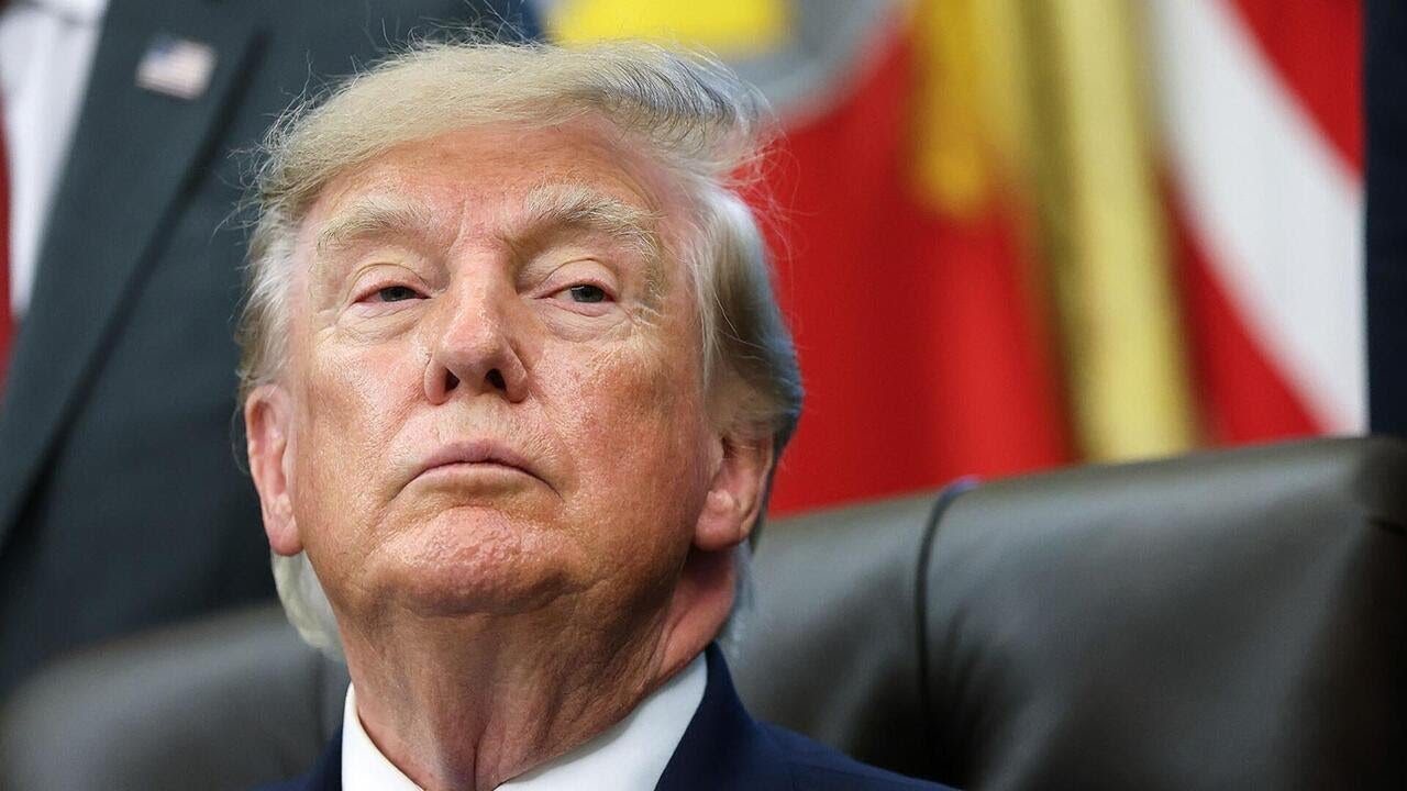 «Либо мы их взорвем, либо заключим сделку»: Трамп заявил, что решение по Ирану будет принято очень скоро