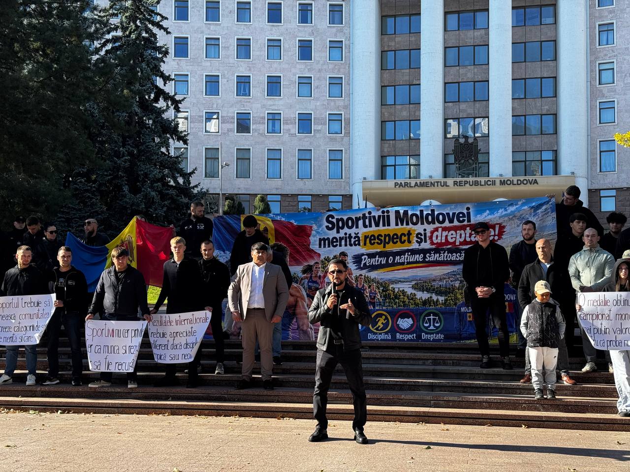 Sportivii și antrenorii au ieșit din nou la protest. Acuză autoritățile că discriminează disciplinele neolimpice