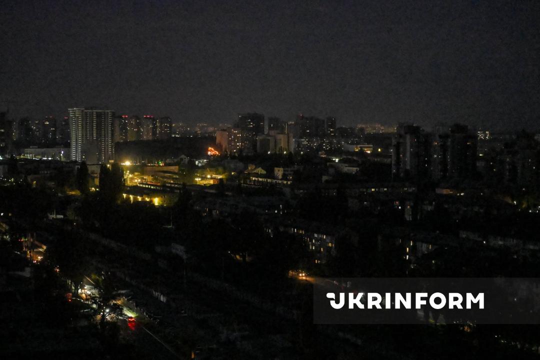 Киев перешёл на генераторы. В некоторых областях Украины света не будет в течение всех суток